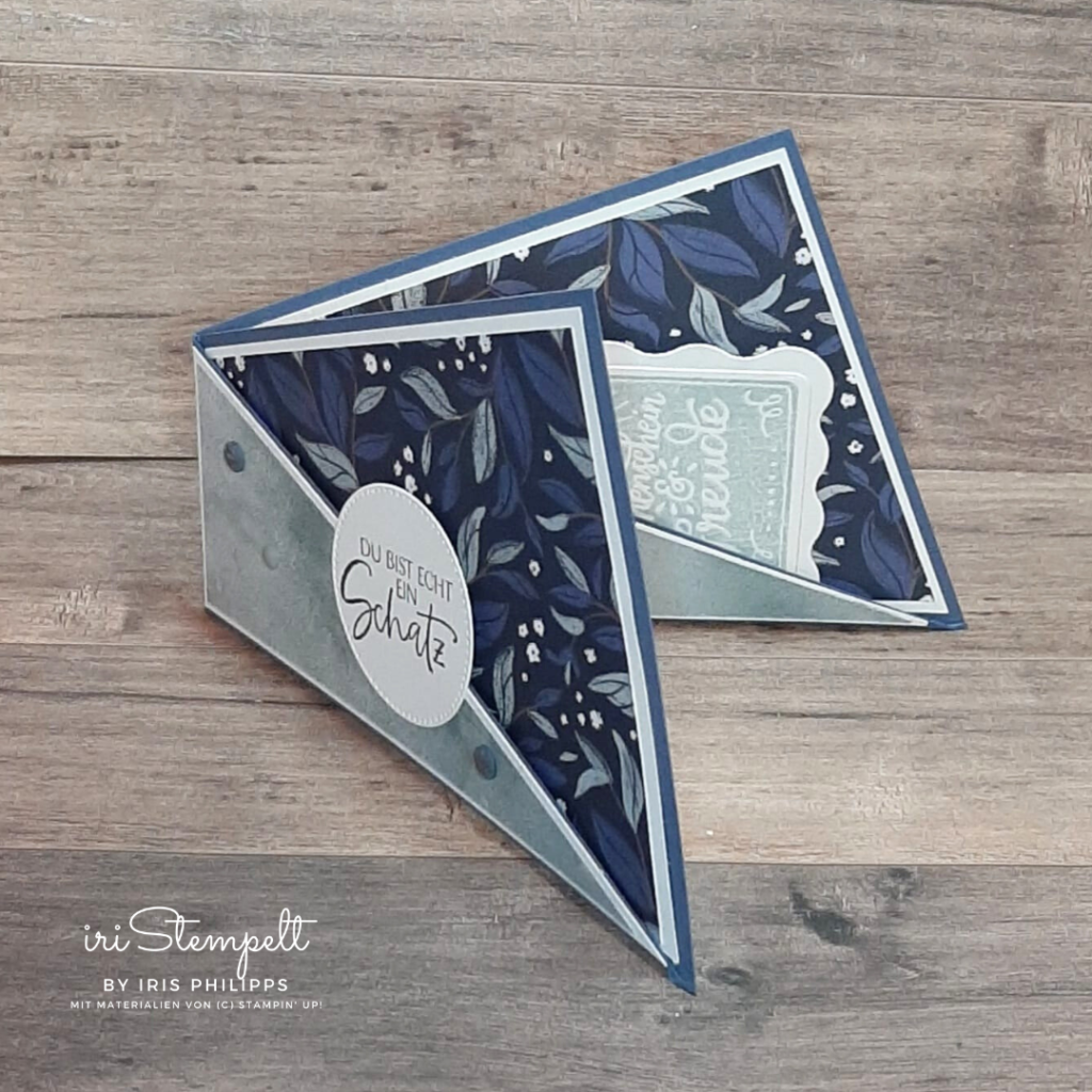 Twisted Card in Abendblau, Wolkenmeer und Tiefseeblau Twisted Card in Abendblau, Wolkenmeer und Tiefseeblau